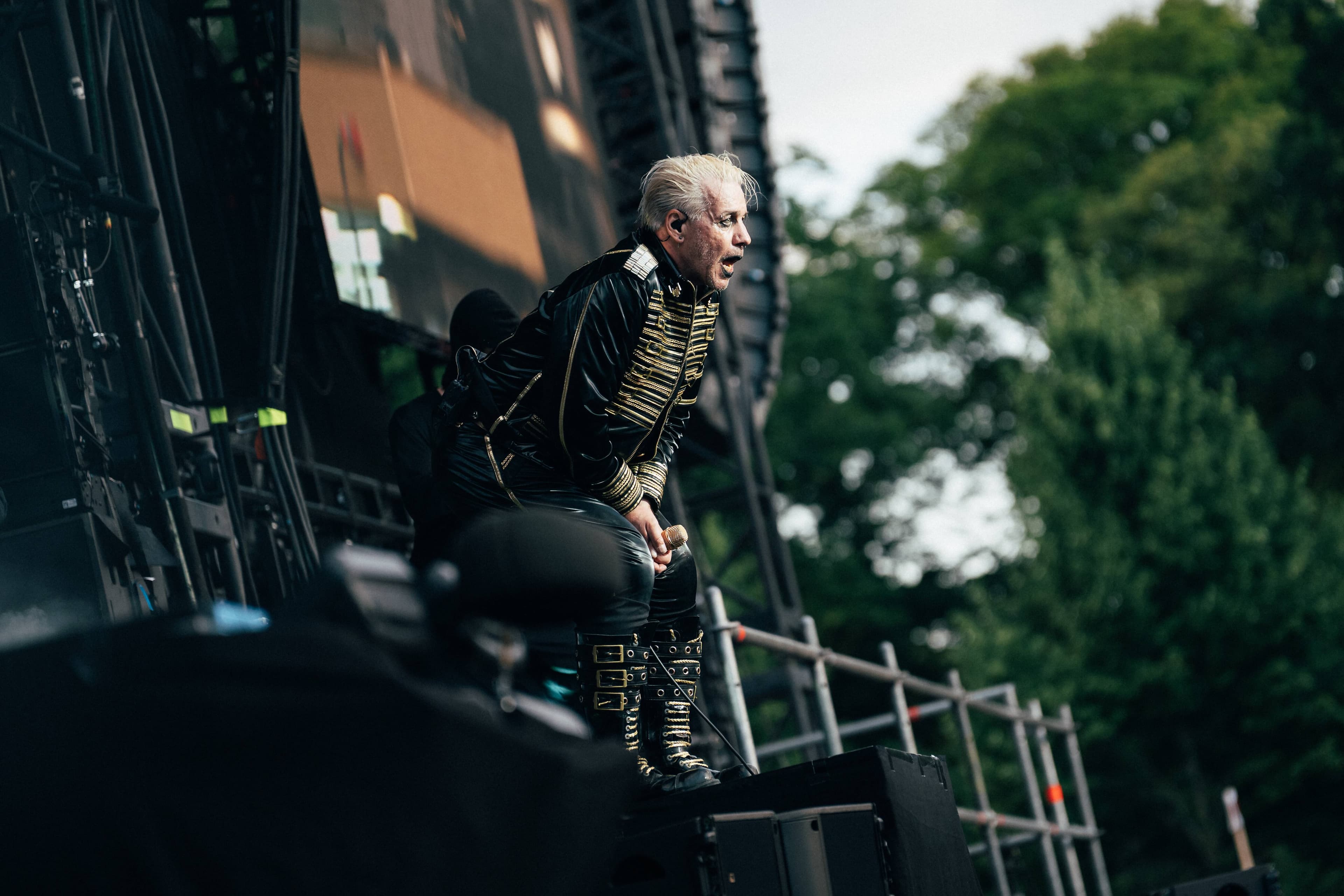 Till Lindemann auf der Bühne am Völki - Foto: DPA